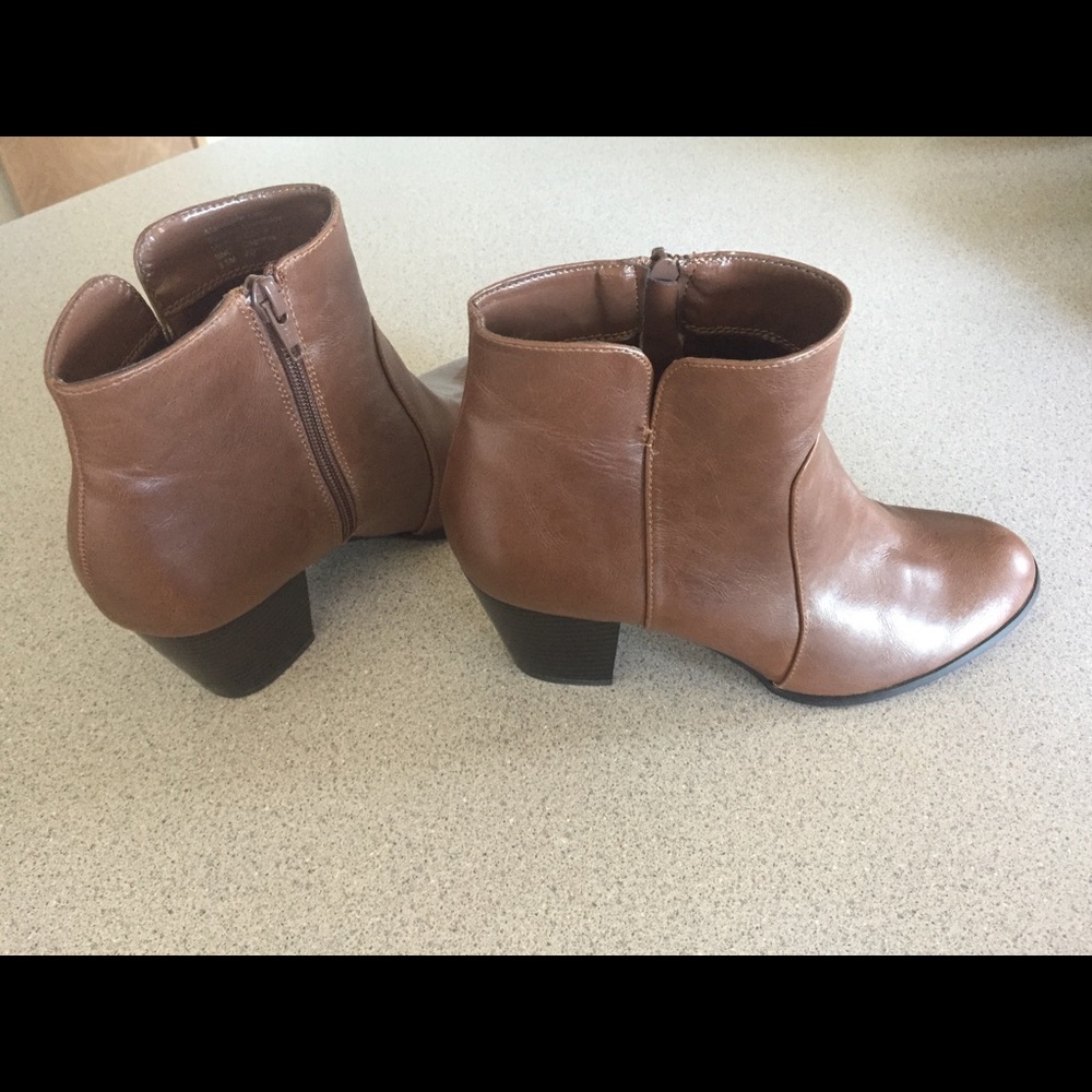 women's boots worn one time